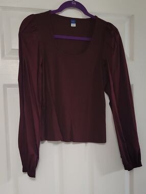 Old Navy Long Sleeve Scoop Neck Top in Burgundy